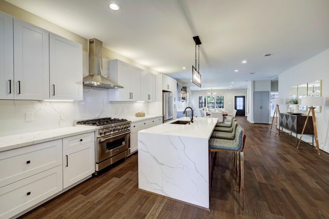 2109 Sul Ross St — Westlawn Terrace