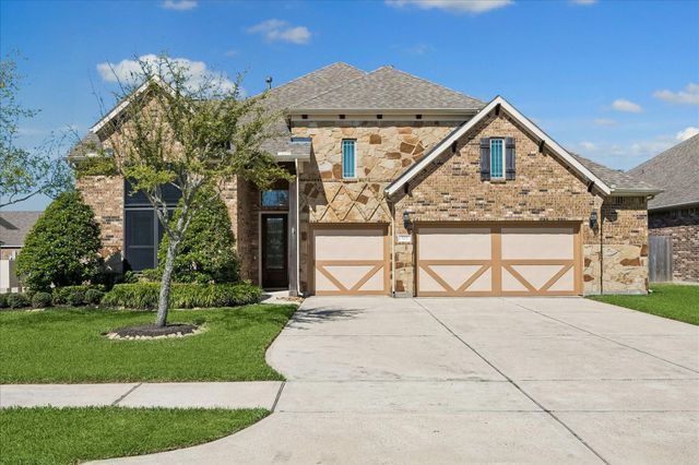 323 W Bend Dr — Westwood