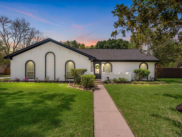 505 Pilgrim Ln — Heritage Estates