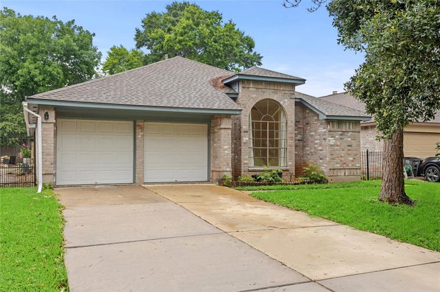1318 Roundstone Dr — Pecan Grove Plantation Sec 7