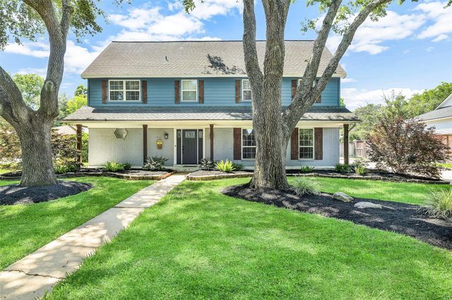 404 Independence Dr — Heritage Estates