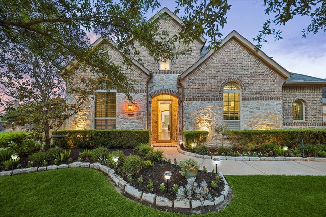 2303 Draycutt Dr — Firethorne