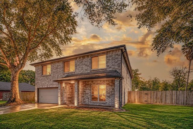 9215 Landry Blvd — Memorial Chase