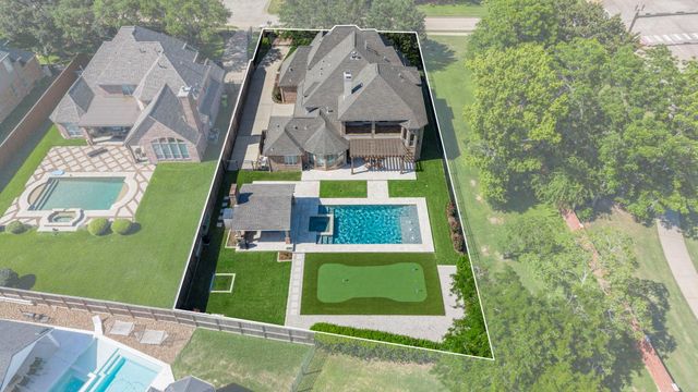 30 Waters Lake Blvd — Sienna