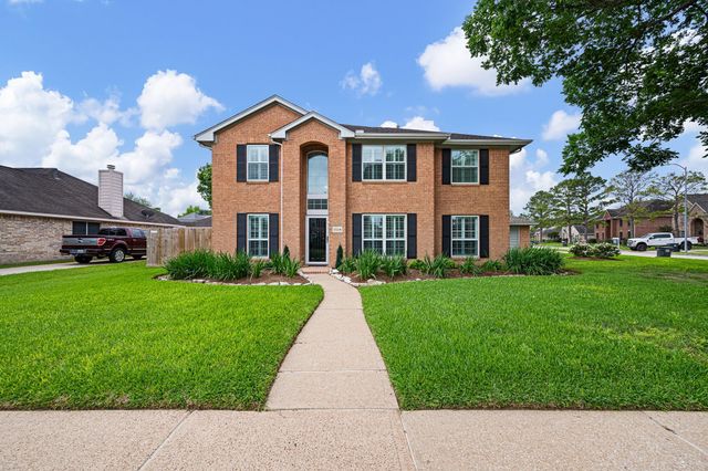 1514 Pine Ridge Ln — Pine Hollow Sec 1-A/1-B/1-C