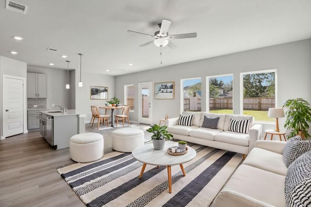 2046 West Darlington Oak Ct — Montgomery Oaks