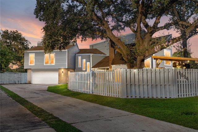 1824 Pine Cone Dr — Pine Meadows