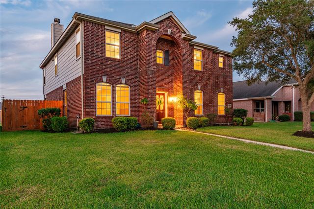 686 Fountain View Ln — LEISURE LAKES