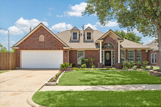 1602 Oak Place Court — Oakbrook