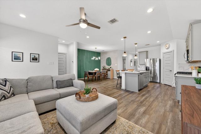 7215 Colwyn Bay Trl — Lakeview Retreat