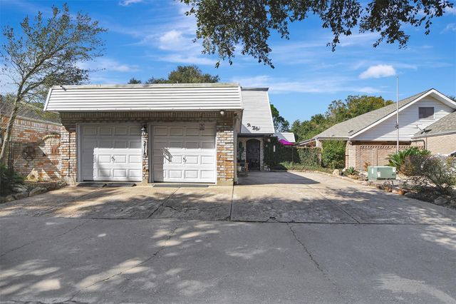 2718 Kissing Camel Ct — Quail Valley Patio Homes