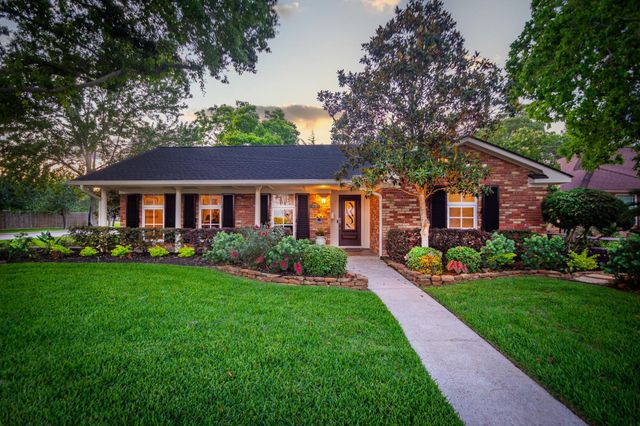 2503 Baycrest Dr — Swan Lagoon