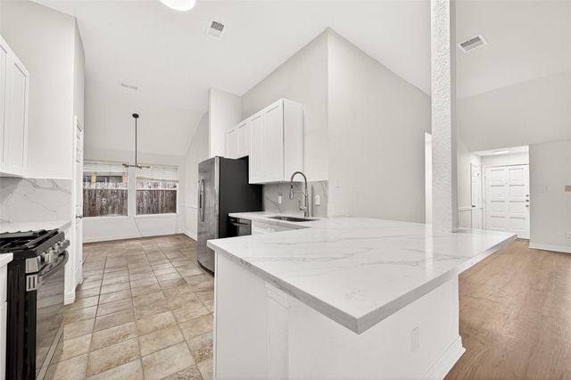 2927 Walnut Springs Dr — Sundown Glen Sec 01