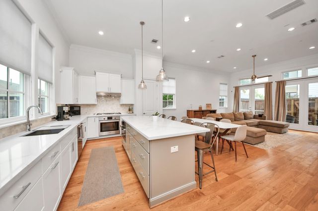 624 Delmar St — Eastwood Green