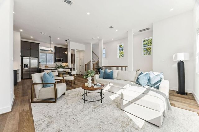 2125 Hoskins Dr B — NEUEN MANOR 28TH PAR R/P