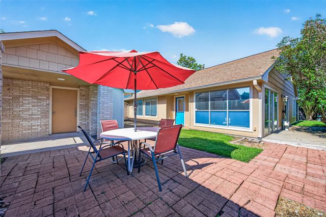 3927 Heathersage Dr — Deerfield Village Patio Homes