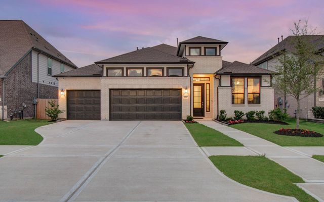 1911 Fossil Ridge Dr — Stonecreek Estates Sec 10