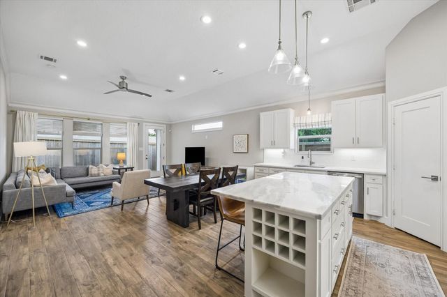 940 W 21 St — Shady Acres / Greater Heights