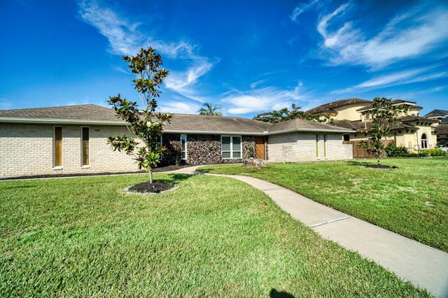 18503 Kings Lynn St — Green Acres U/R