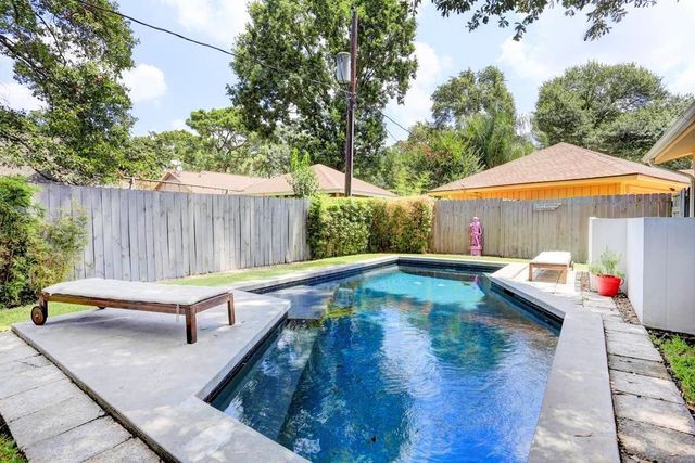 11306 Oak Spring Dr — Sherwood Oaks