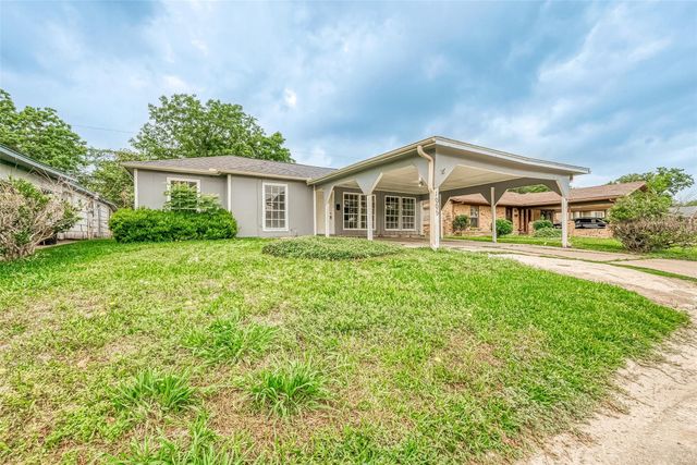 1005 Bank Dr — Galena Manor