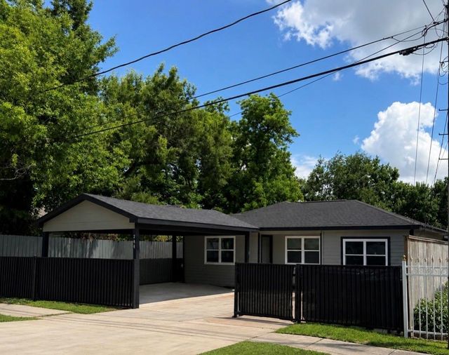 244 Deerfield St — Carrington Place