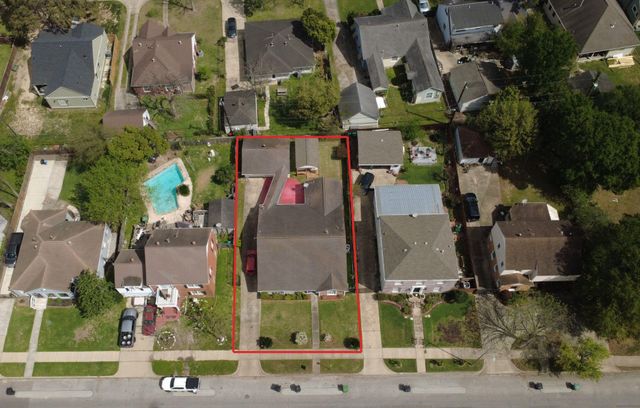 6443 Lawndale St — Houston Country Club Place Sec