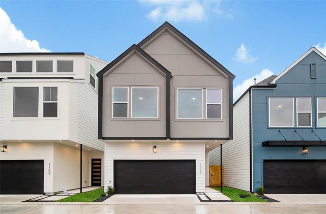 7627 Inwood Grove Ln — Inwood Pines Village