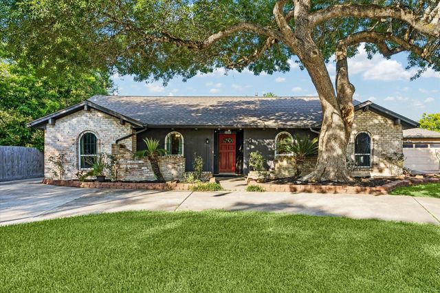 306 Lafayette Ln — Clear Creek Village Sec 1