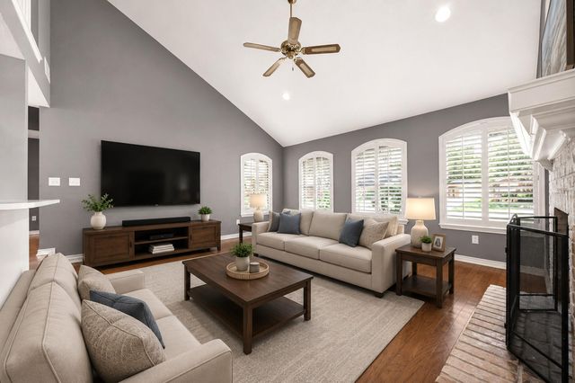 4003 W Valley Dr — Quail Valley Thunderbird
