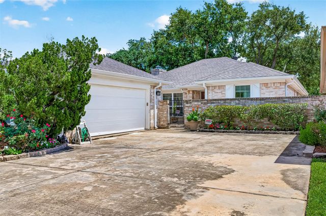 1518 Locke Ln — Sugar Creek