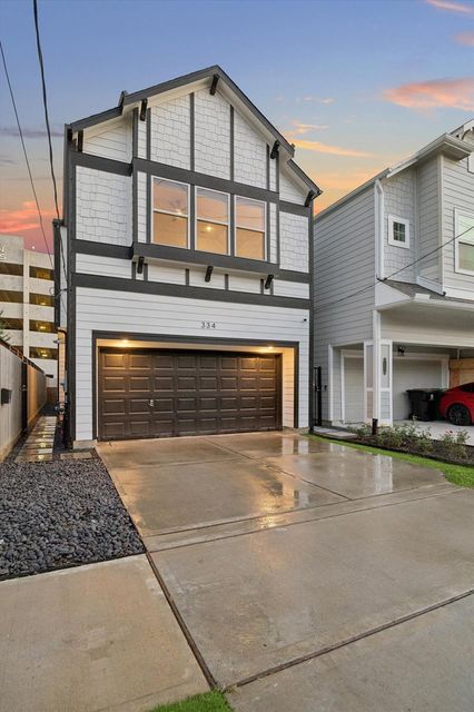 334 W 26th St — Townhomes/West 26th