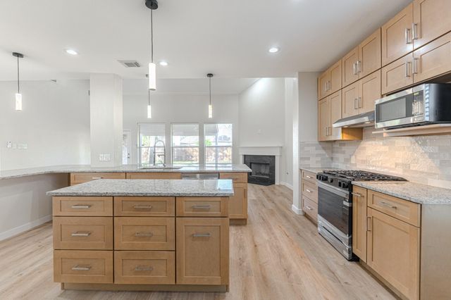 27 Fraiser Fir Pl — The Woodlands Creekside Park 05