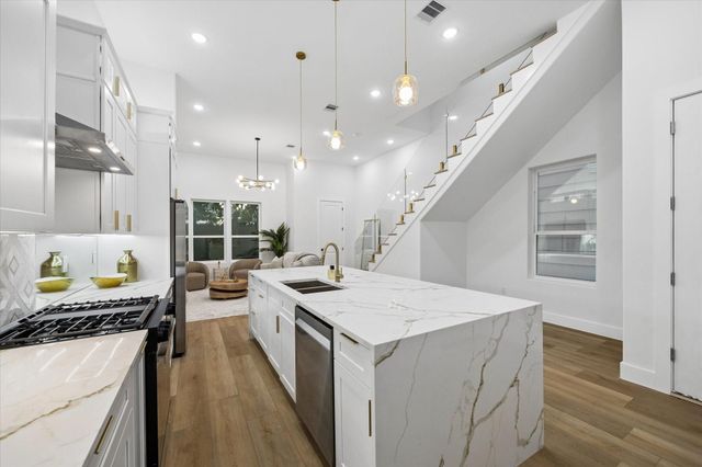 120 Velasco St — Vantage/Velasco