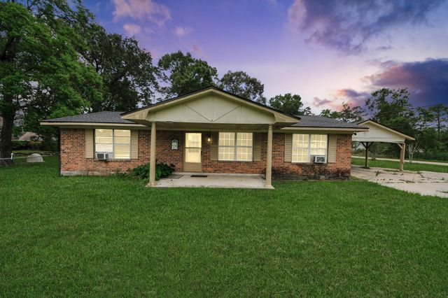 1301 Briarcliff St — Lake Chateau Woods
