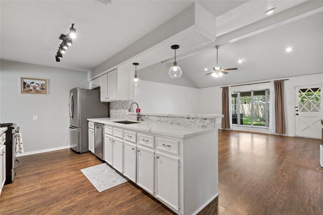 4302 Seneca St — Parkgate Sec 03