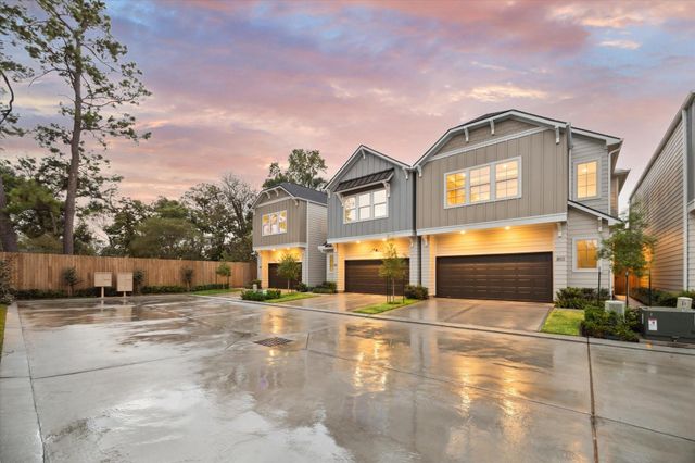 812 Glowing Dawn Drive — Pinemont Heights