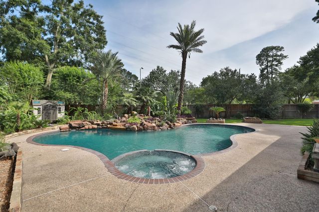 12923 Hunterfield Dr — Lakewood Forest