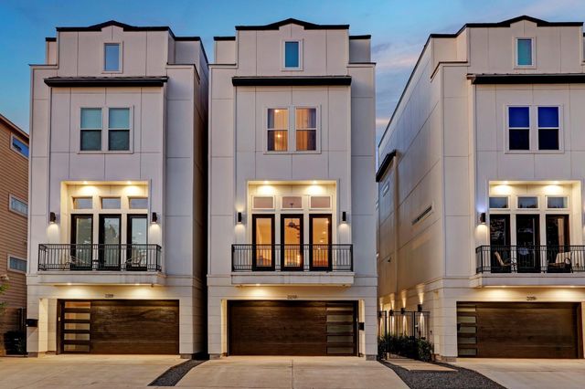 2213 Francis St — Skyline Terrace Villas