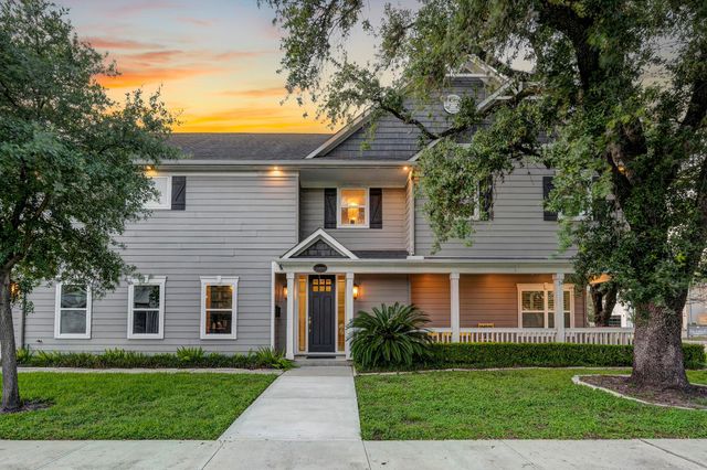 3709 Ella Blvd — Oak Forest