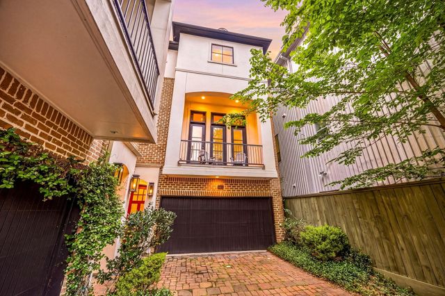 310 W Bell St — West Bell Avenue Landing