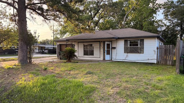 2918 Stallings Dr — Garden City Park Sec 02