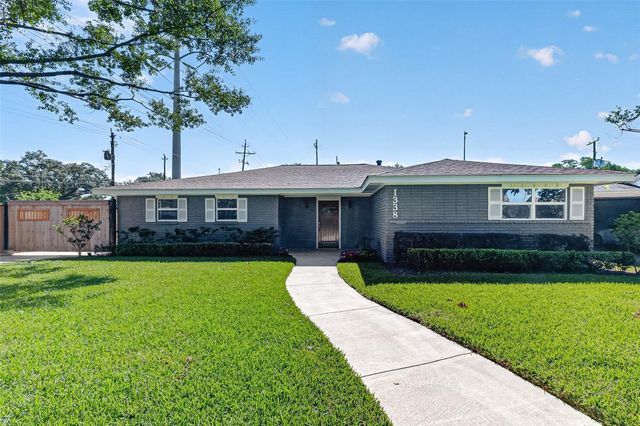 1338 Seaspray Ct — Timbergrove Manor