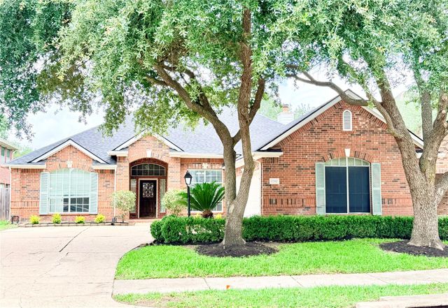 12110 Shadowpoint Dr — Shadowlake
