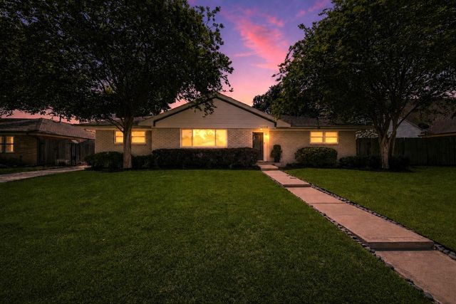 10211 Cliffwood Dr — Willow Meadows Sec 04