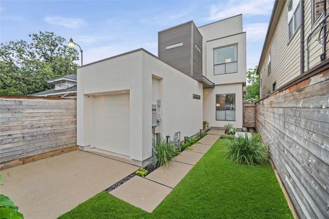 908 East 23rd — Sunset Heights