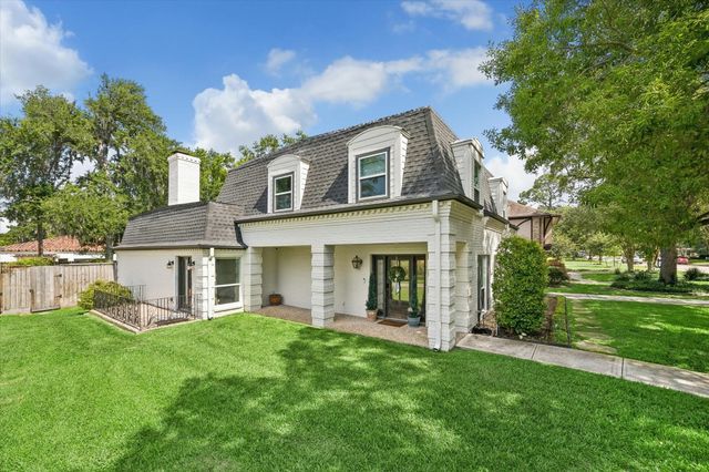 215 Greenpark Dr — Westchester Sec 01