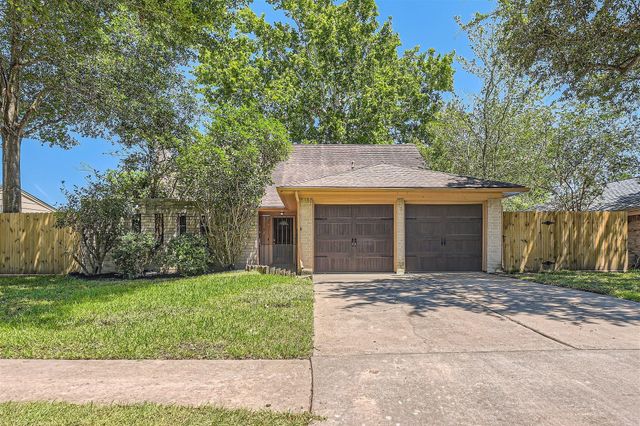 6715 La Sombra Drive — Mission Bend