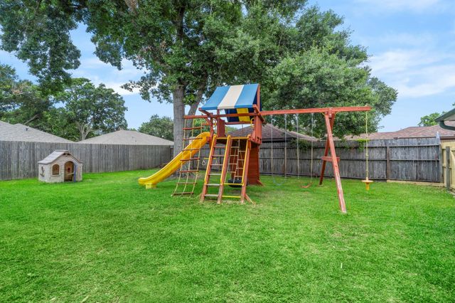 2016 Briar Ln — Country Club Estates Sec 2