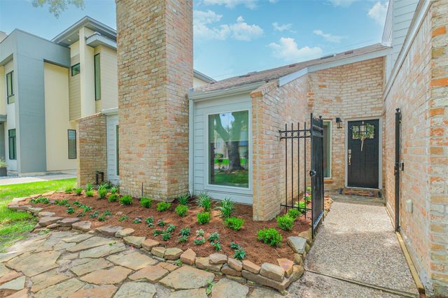 13919 Swiss Hill Dr — Briarhills